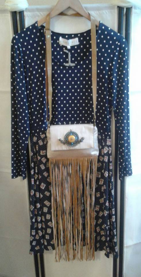 EarthColls's tweet photo. We r delighted 2 offer this  #HANDCRAFTED #UNIQUE #bag by #BritansTopDesignerFinalistt2016 #LITTLEHILLPEOPLE https://t.co/XVfbkKJi6Y