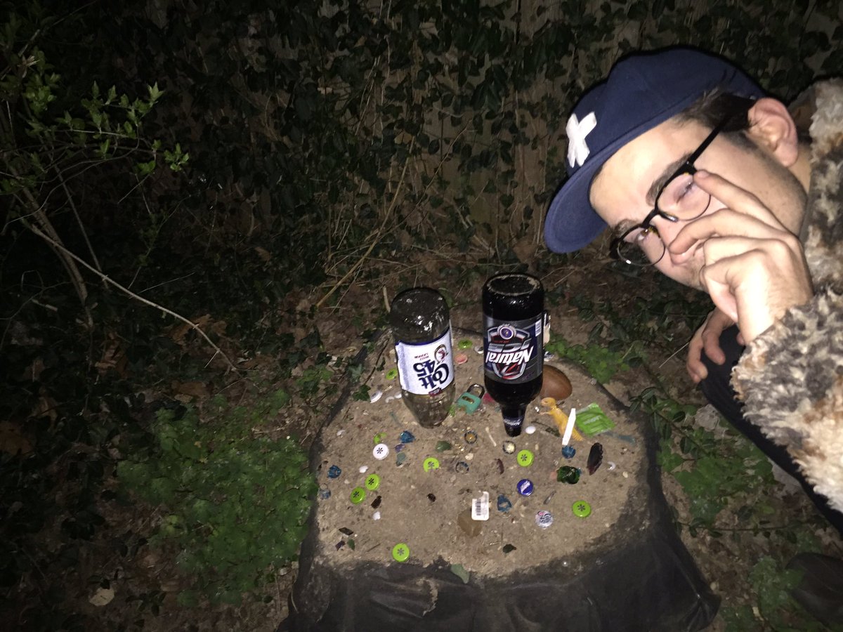 mebutera's tweet photo. Winking with my shrine! Match with me on @Tinder to see my style blog for yesterday! #swiperight #dontswipeleft https://t.co/Ae8FZDMNTf