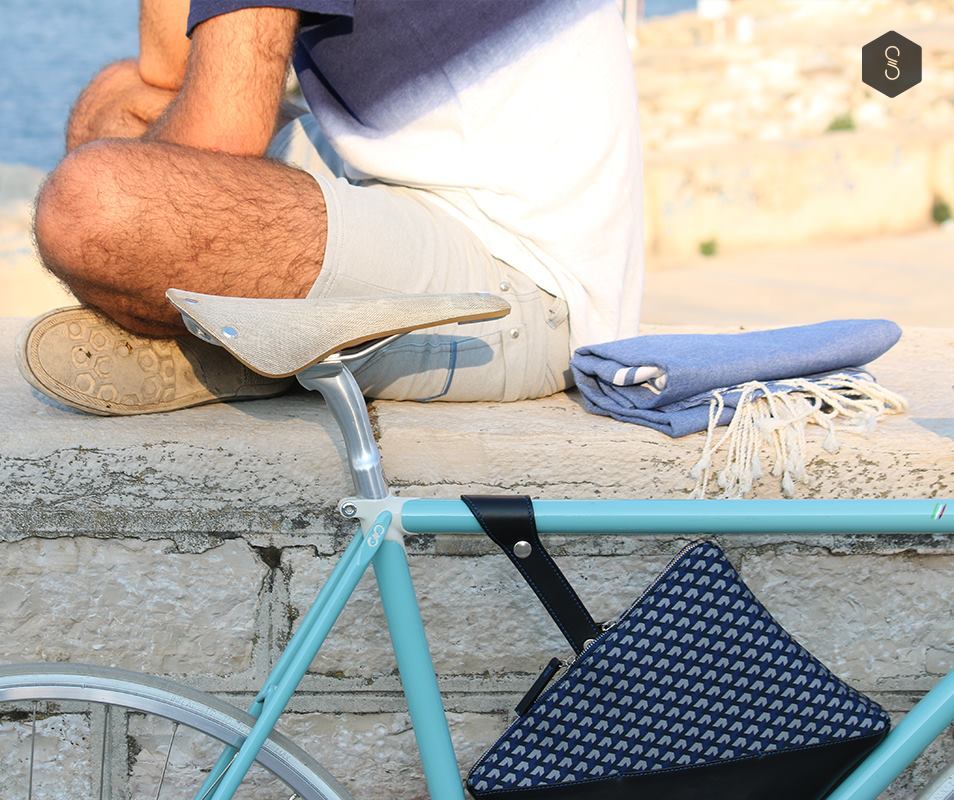 ScattoItaliano's tweet photo. Ricordando gli incantevoli paesaggi pugliesi. Sognando l'arrivo dell'estate. #bici #bicicletta #ScattoItaliano https://t.co/BovuPzHlOD
