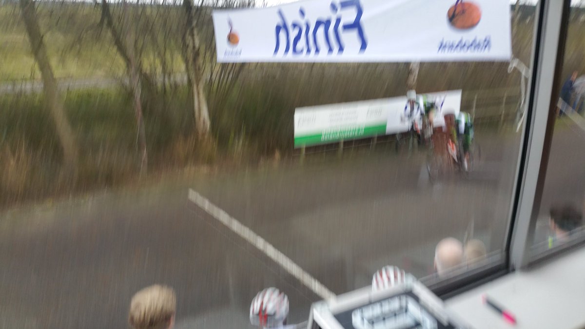 RondevhLL's tweet photo. Met z'n tweeën in de sprint! https://t.co/7Y5urPlxz0