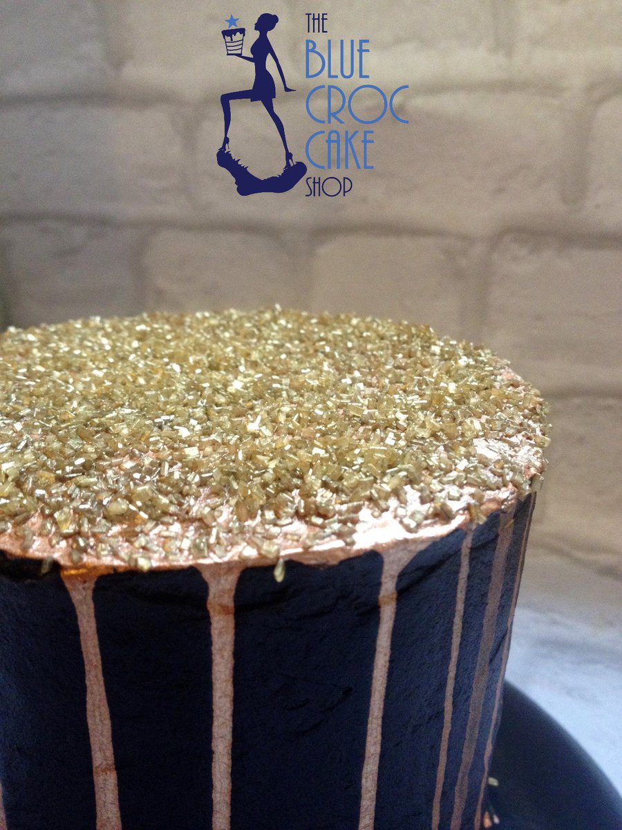 BlueCrocCake's tweet photo. super rich and intense #fudge #cake with added #sparkle
#getmeaspoon https://t.co/4kFlHHeDJR