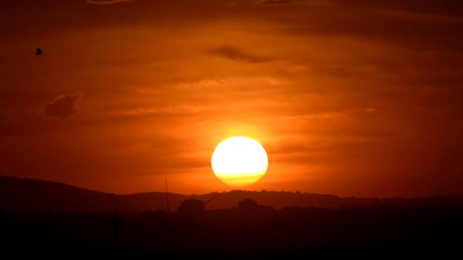 perthnow's tweet photo. Perth had more 40C days this summer than ever.  https://t.co/9TuLVUQIWY https://t.co/adX9iYbHwj