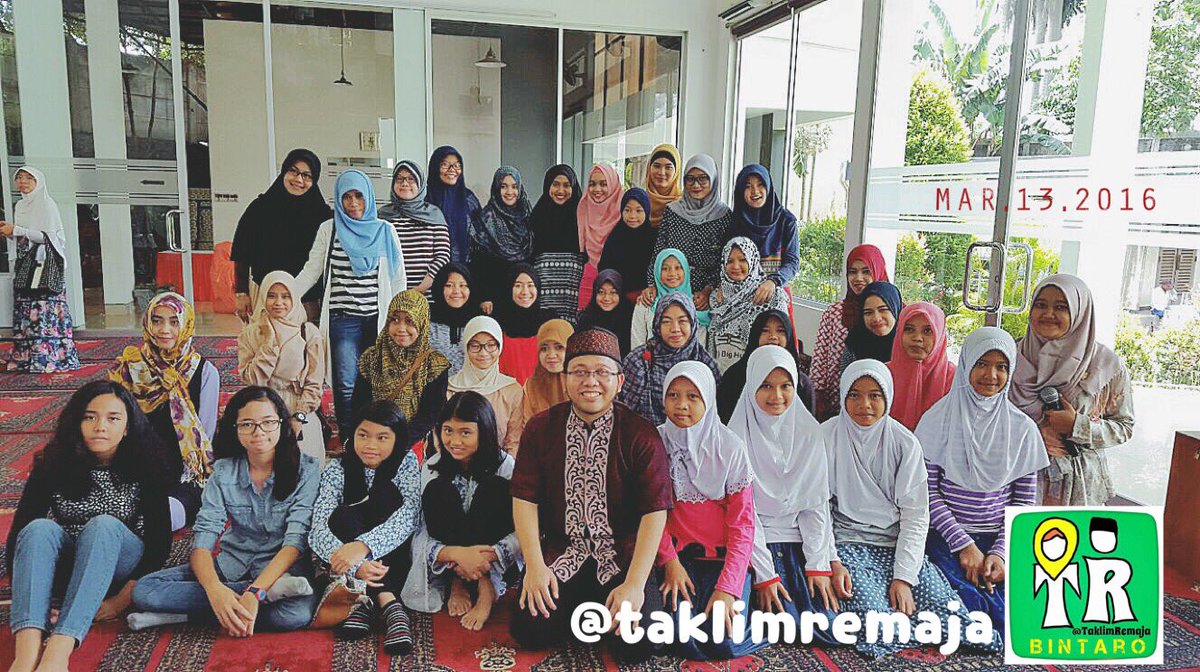 TaklimRemaja's tweet photo. #jamaahputri #taklimremaja bsm ust @ajobendri usai #kajianremaja @taklimremaja https://t.co/1RzFGkNkcV