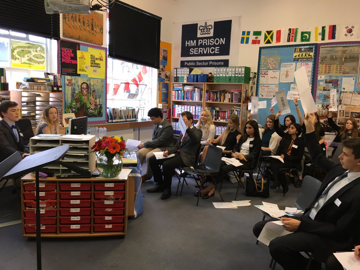 GWCMUN16's tweet photo. Voting on universal donation of organs in Health 2 https://t.co/gmWqAardsL
