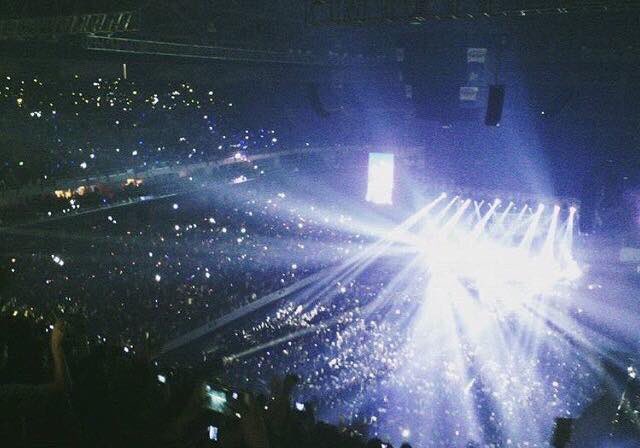 lostsentience's tweet photo. this comparison gives me goosebumps. 5sos; showing that hard work pays off &amp; that dreams do come true ✨ #SLFLManila https://t.co/5pIi6ZMoX7