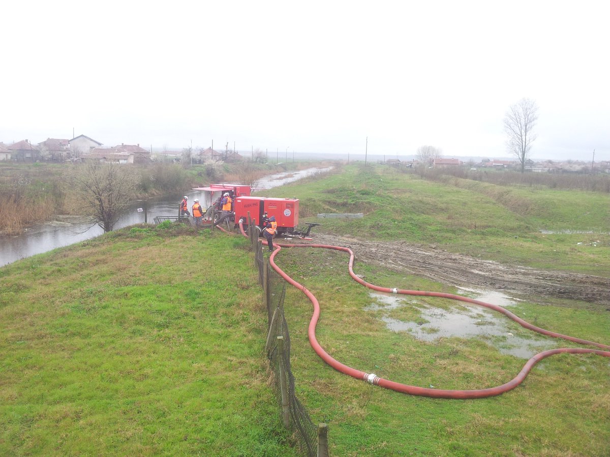 BaltFloodCombat's tweet photo. The next deployment to decrease the water level in Dolni Tsibar village (canal). https://t.co/aaYqtLtaWm