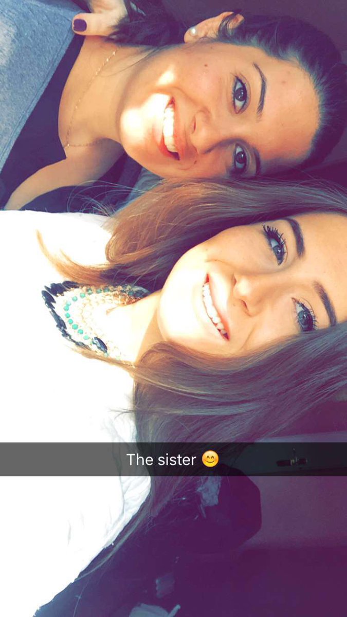 Audiiiiiiiiii's tweet photo. Sister time @Magii95 https://t.co/5i3zXgT41q