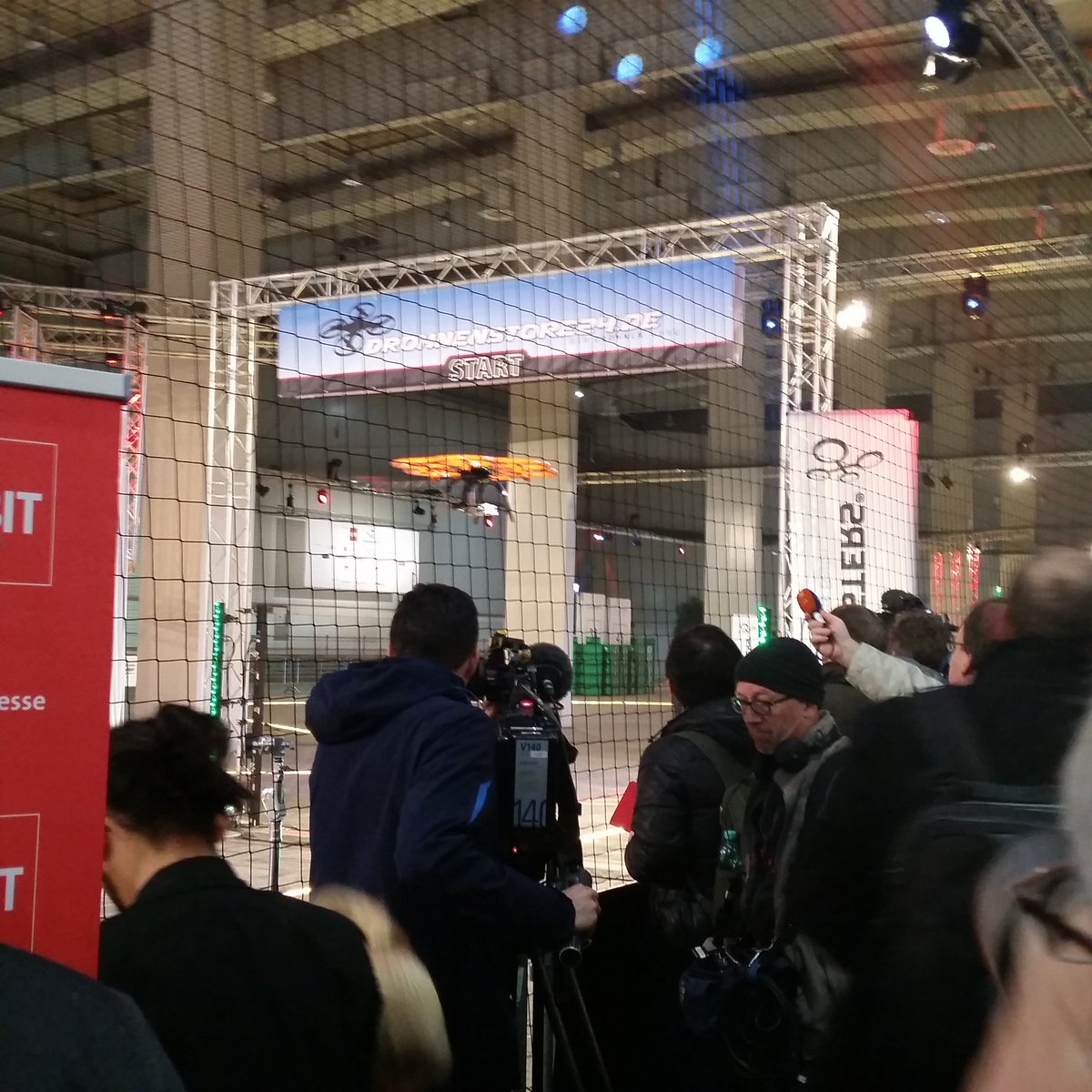 aaron_tilton's tweet image. #CeBIT2016 starts with a drone demonstration from berlin based #dronemasters.