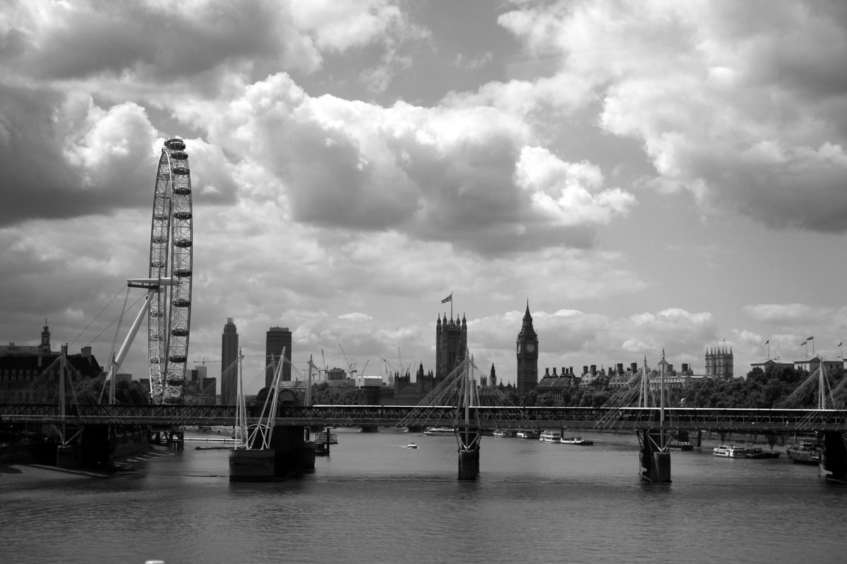 Yannick_lange's tweet photo. View towards #londoneye and #bigben in the #elizabethtower
#London #themse #UK #Greatbritain @visitlondon https://t.co/DjIgUkumkf