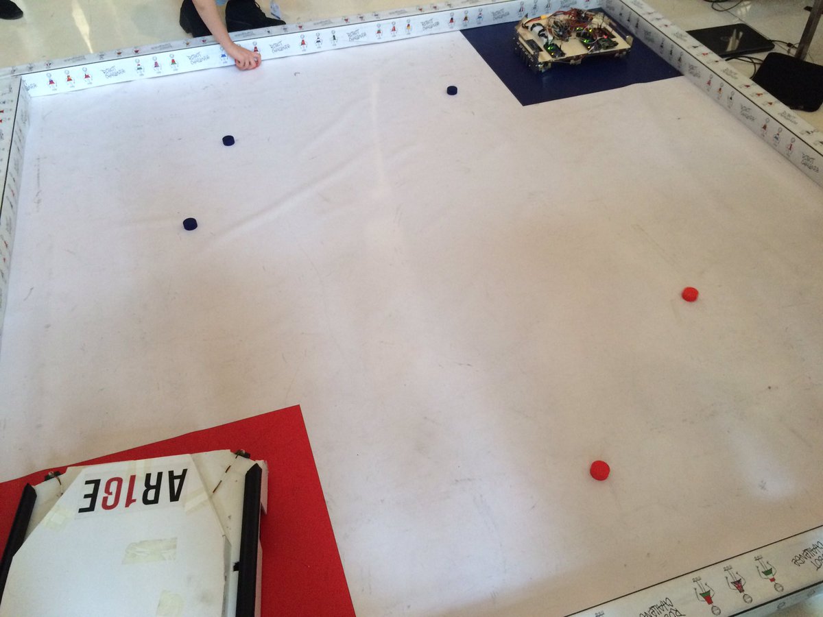 Bee Of Vienna robotumuz ilk oyunda Alman rakibi PenguCollector'i 4-0 skorla gecti!!