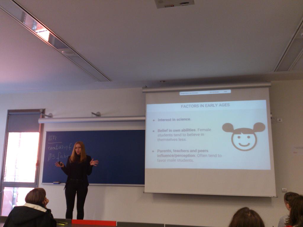 playFunBox's tweet photo. Comienzan las Talks del programa #womeninlab . Gracias Google Zurich por colaborar con #girlsinlab https://t.co/YAmzhbgWCn