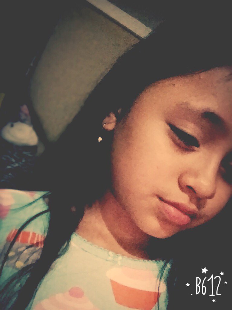 Emiles0405Emile's tweet photo. #B612 ahora a dormir aburrido 🙄🙄🙄 https://t.co/xEduXFw6gP