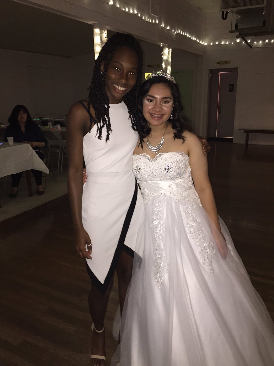 ImaniDernee's tweet photo. HAPPY BIRTHDAY TO MY GIRL RE RE I LOVE YOU SO MUCH #REMOB ❤️😫 https://t.co/mmgD96qtAp