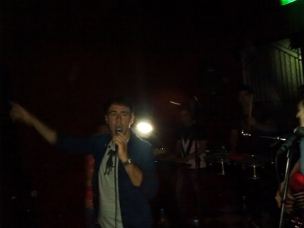 unayunalp's tweet photo. #Ahora sonamos en vivo en #byron Venite que recién arranca!!! Daleeeeeeee #sábado #sesalefuerte #LaPlata #fiesta https://t.co/PnhnLuIuGf