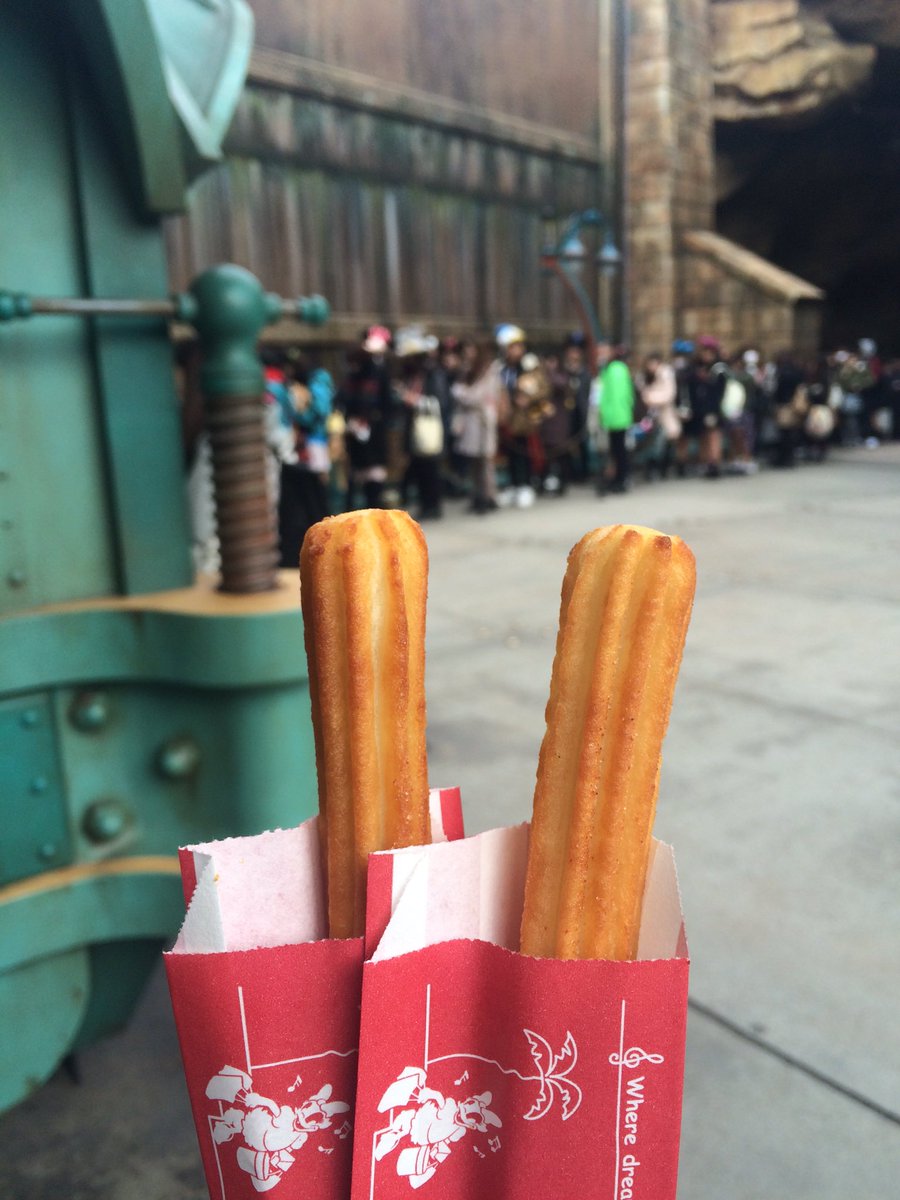 えぽ ディズニーなう W ポテトチュロス モチモチで美味しかった 最前列でマイフレも見れたし 満足満足 ただいま カムジョイン3回目待ち中 ジェラちゃんは少しは猫っぽくなったかな 笑 T Co 7uk15sp6gu
