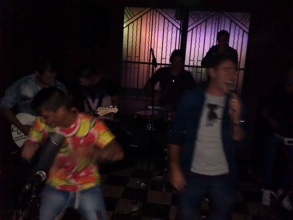 unayunalp's tweet photo. Suena #NoPodras en #byron en #LaPlata #sabado #SeSaleFuerte #cumbipop https://t.co/rP6HiGUFbm