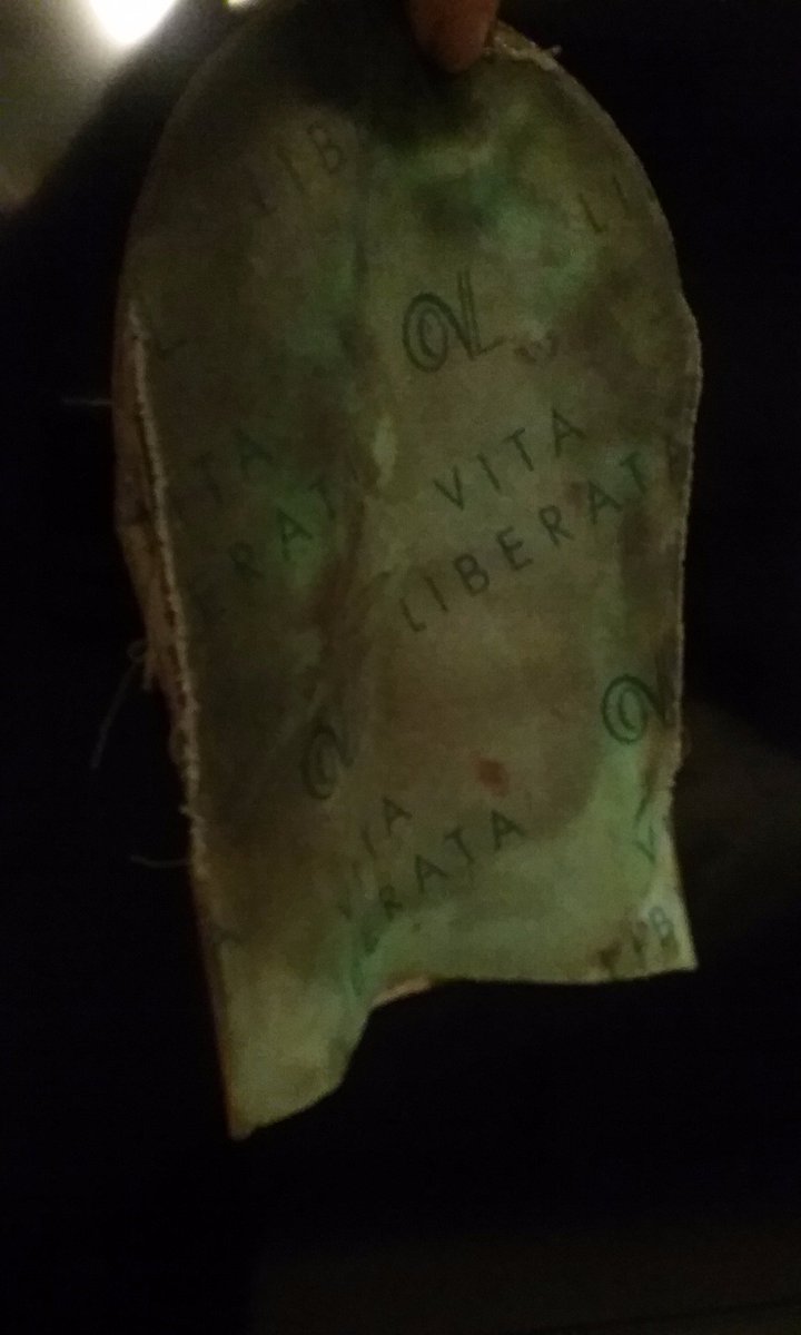 nickmcnally's tweet photo. @AbbottLyon @vitaliberata I'd LOVE to win this prize for my gf! Her tanning mitt has seen better days! RT'd&amp;followed https://t.co/2Vr0rBP7n1
