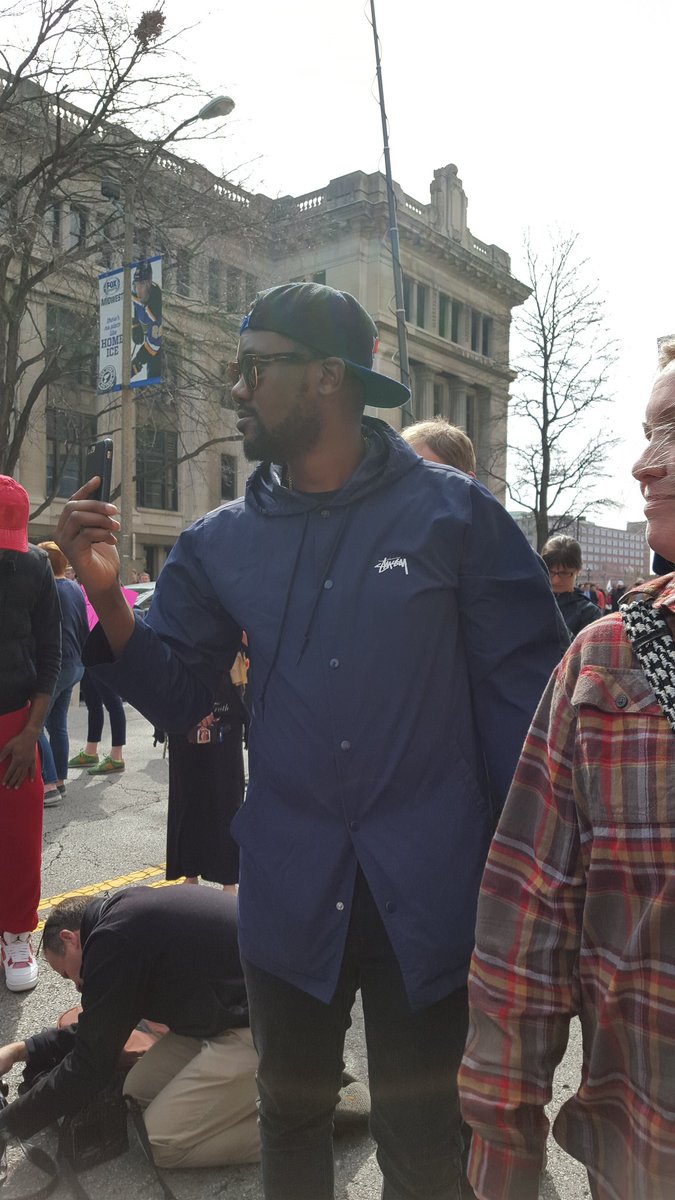 STLSouthards's tweet photo. @TefPoe at the ready
#TrumpSTL https://t.co/dlCm6PDEpa