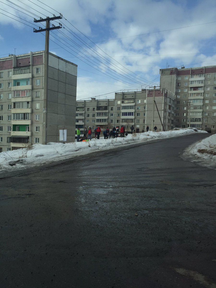 utemka's tweet photo. @tvoyirkutsk В университетском какой то фильм снимают https://t.co/F0IHWRuSOG