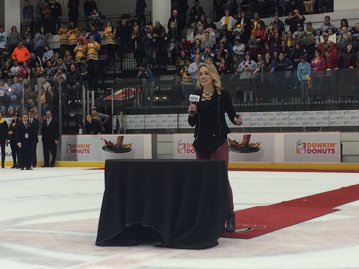 TuckerNWHL's tweet photo. Mom doing the thing ../ https://t.co/GRyDTJnYBU