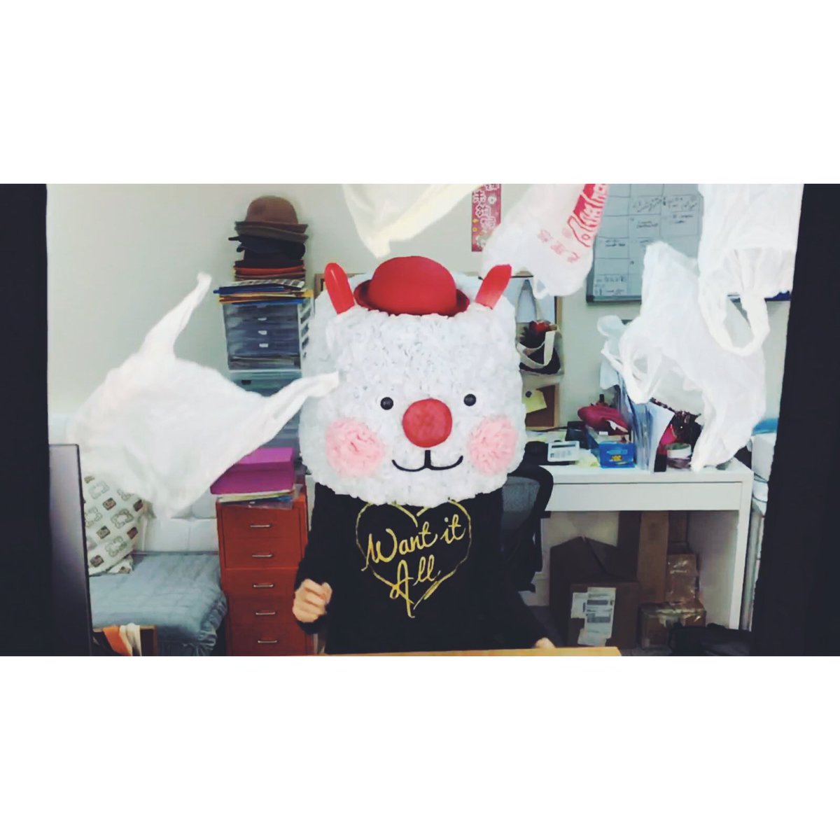 SingSingRabbit's tweet image. 發生咩事呢？睇唔透！
#singsing_rabbit #星星兔 #SingSingrabbit #plastic bags