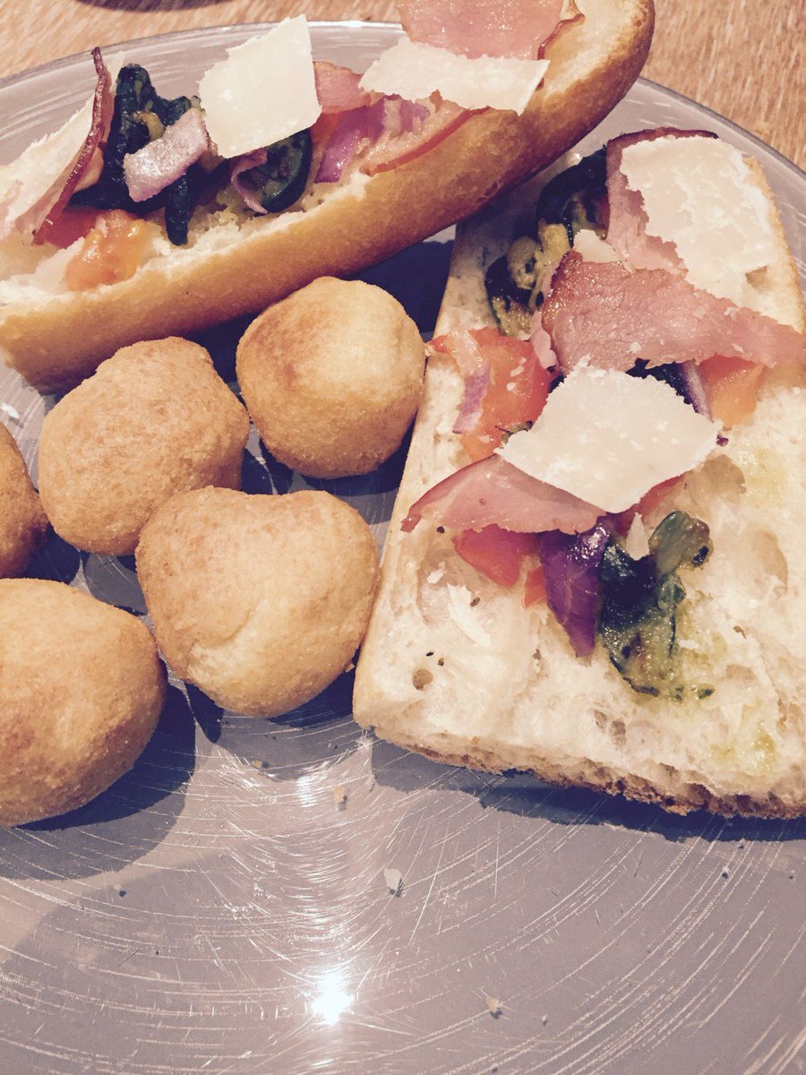 EmmanuelleFMK's tweet photo. Bruschetta façon … Moi 😍 https://t.co/Re2o56nRUE https://t.co/iCFgCLHLzX