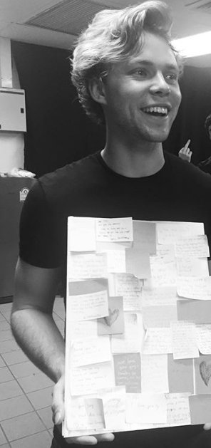 He is so damn beautiful, I can't even
It's perfect, he's perfect and I never wanna lose him, no matter what happens❤