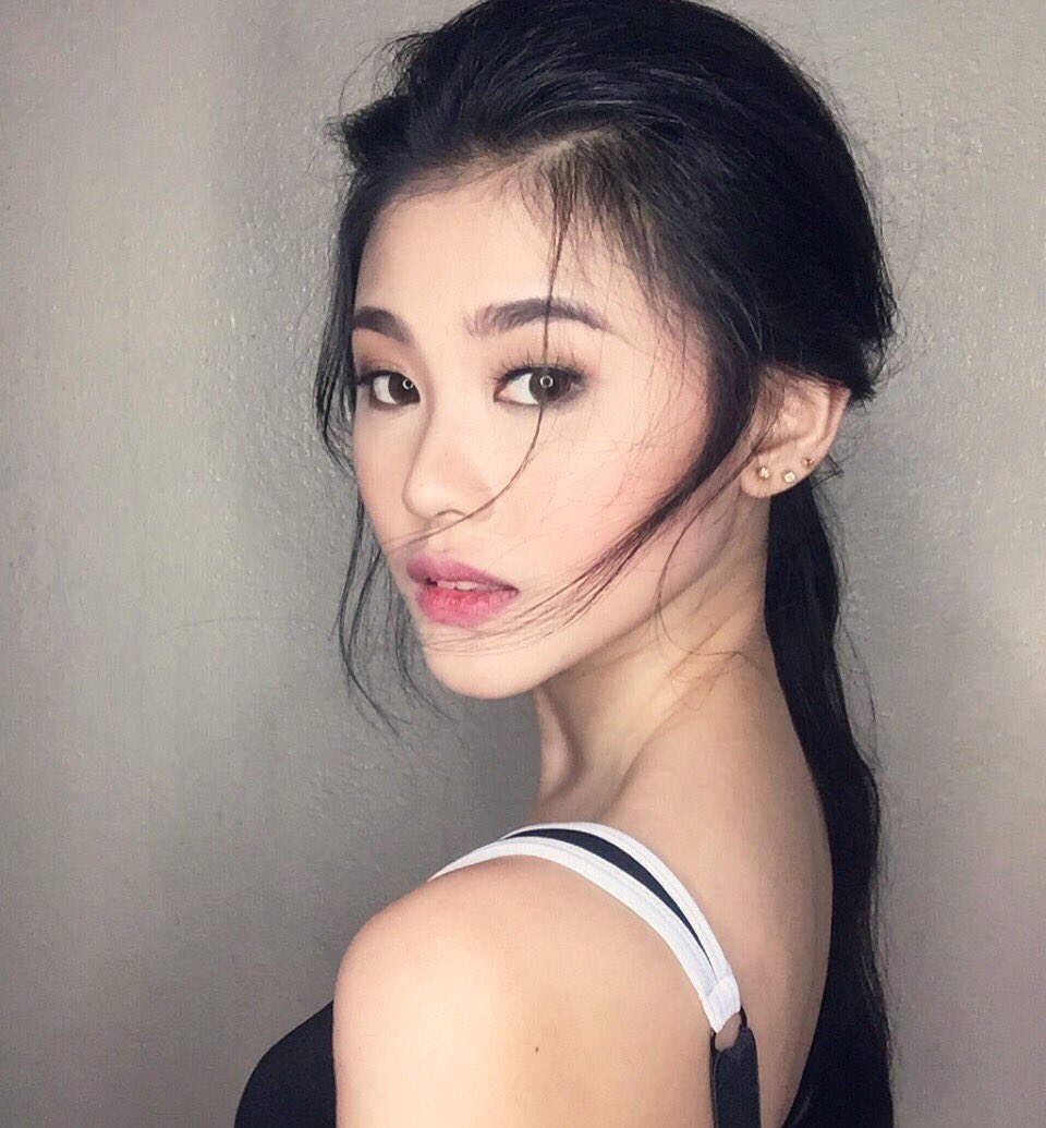 thisisjanicanam's tweet photo. You caught me staring, but i caught you staring back. ๐๐ https://t.co/9eUjlO78Si