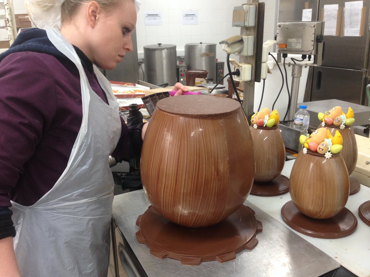 Le #PaniOeuf de #Pâque #Chapon se décline en 4 tailles : 14, 22, 30 et 40 cm ! A découvrir dans nos boutiques.