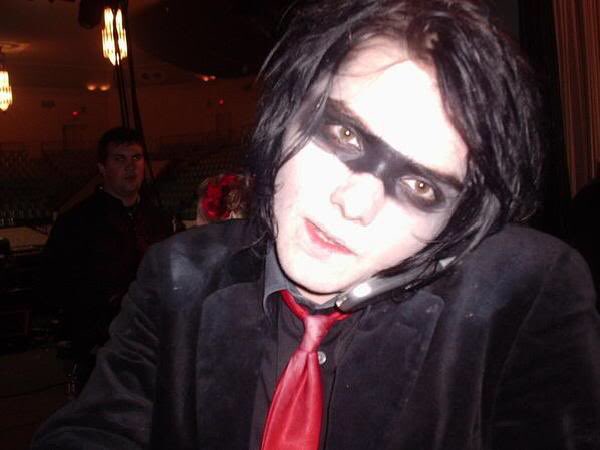 dragqueengee's tweet image. subtle............