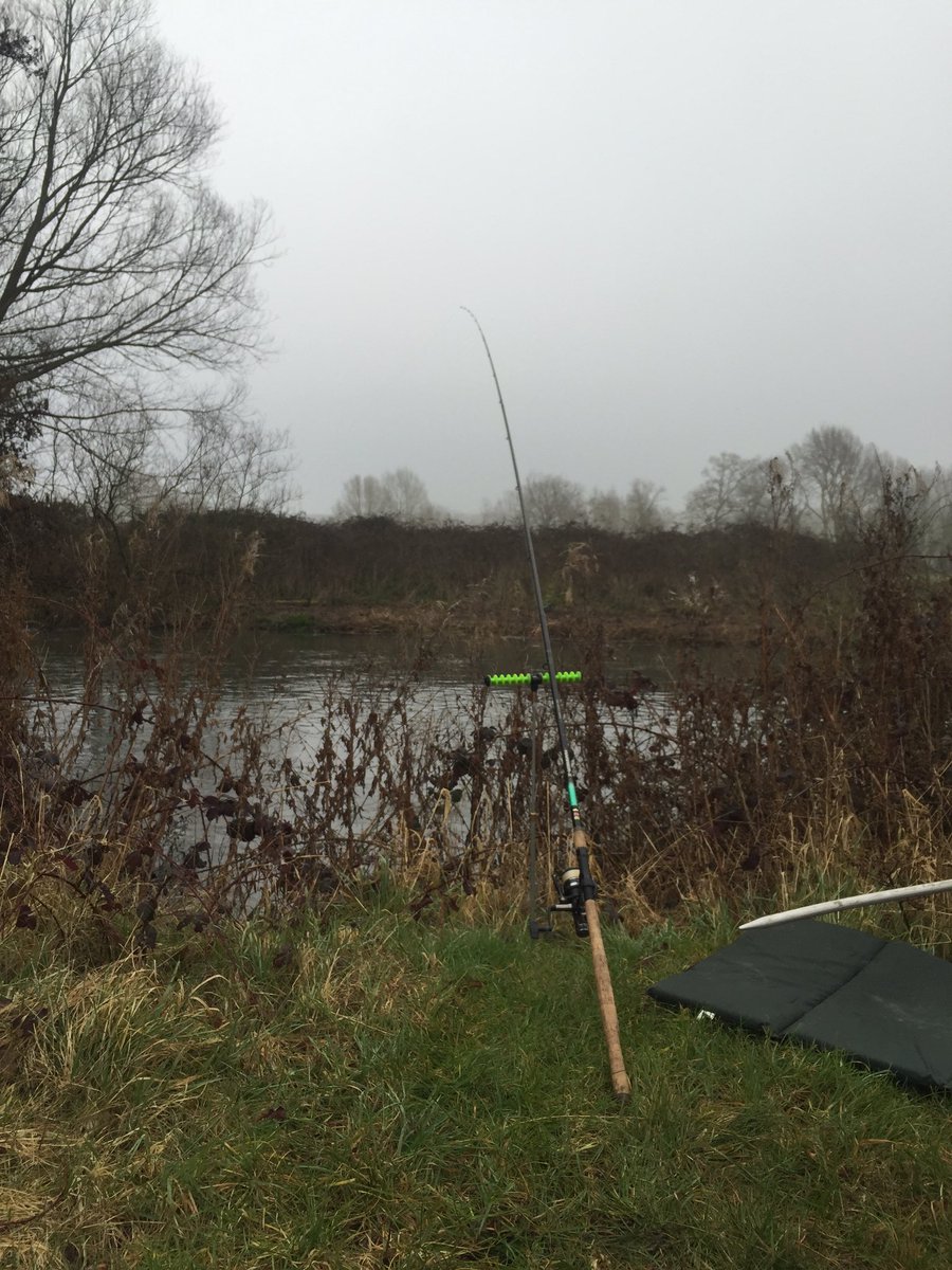 anglingcam1's tweet image. Barbel hunting today. Last weekend off the season 😩 The bank is empty which is a little surprising