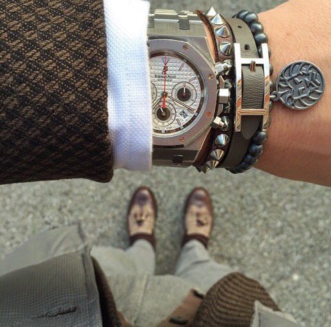 ThepowerfulPics's tweet photo. RT FOR RIGHT⌚️
FAV FOR LEFT⌚️ https://t.co/oClO1hVoIi