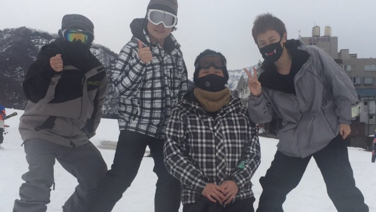 Uzivatel スナザメ Na Twitteru スノボの集合写真 あと原田との2ショット 写真撮る時だけマスクするマン くっそ楽しかったわ T Co Tfmyawzcw5