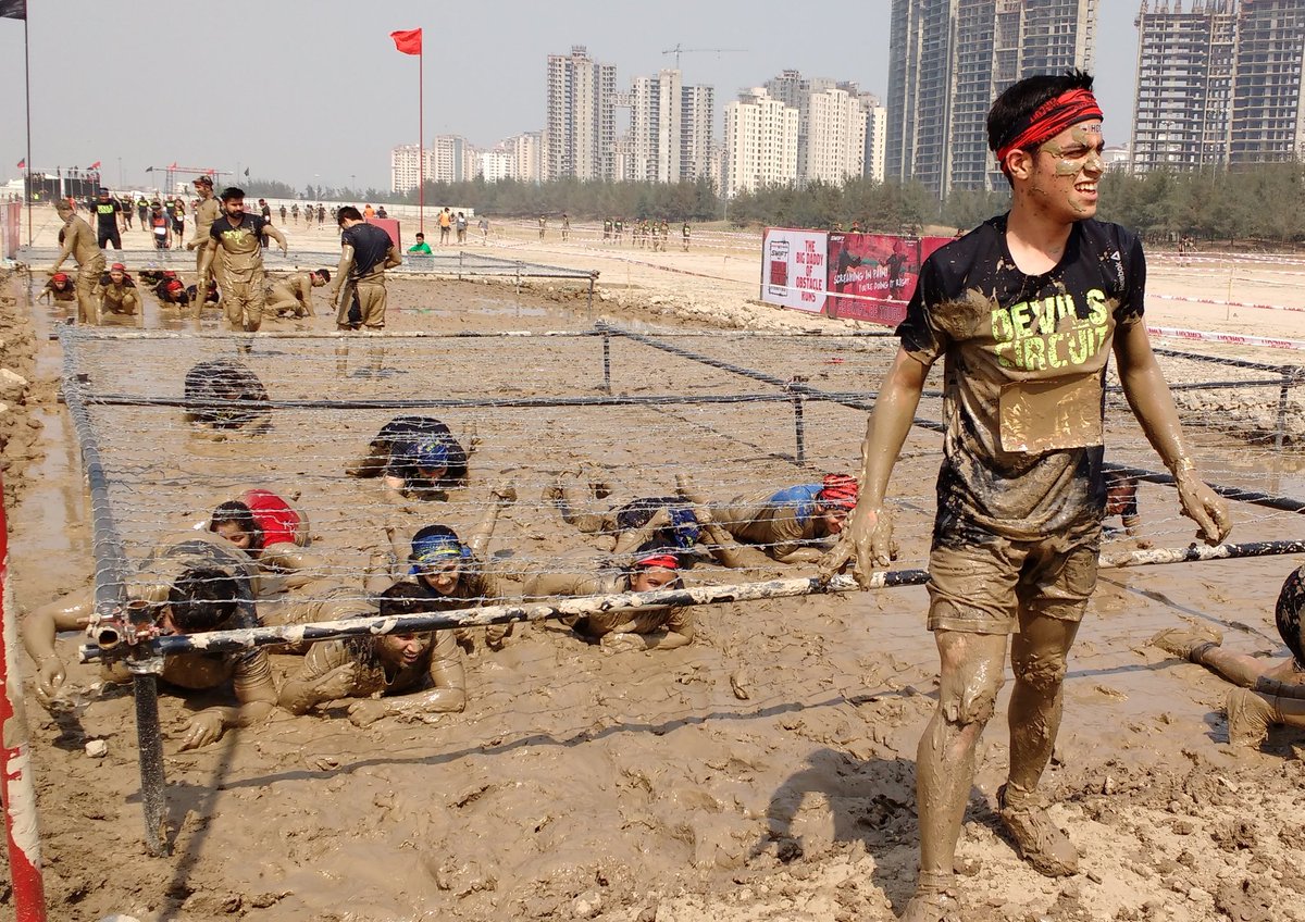 maruti_swift's tweet image. Final wave of the day is all set to #BreakSweat. #IamExtraordinary @DevilsCircuit