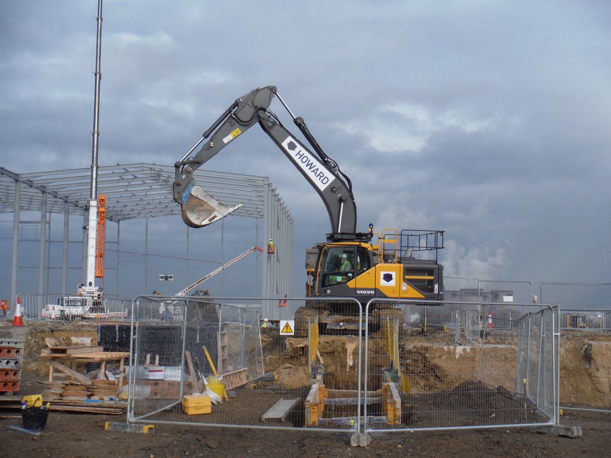HowardCivilEng's tweet image. @VolvoCEGB EC250 hard @ work installing drainage with @CaddickGroup in Knottingley #loveconstruction @paultmartinpm