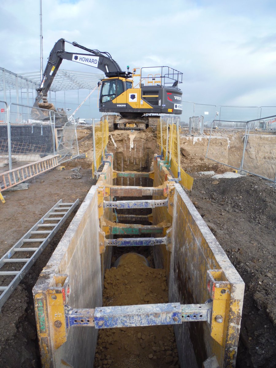 HowardCivilEng's tweet image. @VolvoCEGB EC250 hard @ work installing drainage with @CaddickGroup in Knottingley #loveconstruction @paultmartinpm