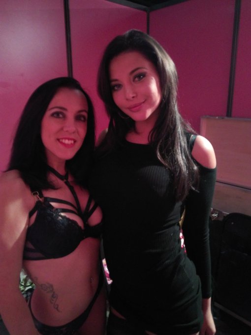 Avec @annapolinaxxxx au salon @Le Bourget @Paris sur le stand @sweetprodX  !!! Venez nombreux !! :) https://t<a class="tags" href="/tag/annapolinaxxxx">@annapolinaxxxx</a><a class="tags" target="_blank" title="On Twitter" href="/?out=eyJ0eXAiOiJKV1QiLCJhbGciOiJIUzUxMiJ9.eyJpYXQiOjE3MjExNTc1NjcsImlzcyI6InR3cG9ybnN0YXJzLmNvbSIsIm5iZiI6MTcyMTE1NzU2NywiZXhwIjoxNzUyNjkzNTY3LCJyZWRpcmVjdF91cmwiOiJodHRwczovL3R3aXR0ZXIuY29tL0xlIn0.x_GAA9J0HnGx8bfWxpJaP74xpzL-jJUZm9EeTiVpG-6vCYghqLLaHo2iDg7C6FC8DNbO10n47858Mu7ix6XnlA">@Le</a><a class="tags" target="_blank" title="On Twitter" href="/?out=eyJ0eXAiOiJKV1QiLCJhbGciOiJIUzUxMiJ9.eyJpYXQiOjE3MjExNTc1NjcsImlzcyI6InR3cG9ybnN0YXJzLmNvbSIsIm5iZiI6MTcyMTE1NzU2NywiZXhwIjoxNzUyNjkzNTY3LCJyZWRpcmVjdF91cmwiOiJodHRwczovL3R3aXR0ZXIuY29tL1BhcmlzIn0.CoBsmBzYGBJBVuvOsMFDGSjEe0Q4XWZXIXT8JZxF-_Rq18C2EZY7tyWY1hGVksDj4mKjbfE6UsHVe5MYvj0MSw">@Paris</a><a href="/tag/havefun"class="tags"><span>#havefun</span></a><a href="/tag/lastdayshows"class="tags"><span>#lastdayshows</span></a>