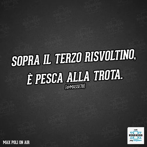 radiokisskiss's tweet photo. Buona domenica da @maxpoli #OnAir fino alle 12! E voi quanti risvoltini fate ai pantaloni? Adesso parliamo di #moda https://t.co/gdZ1pjnkR6