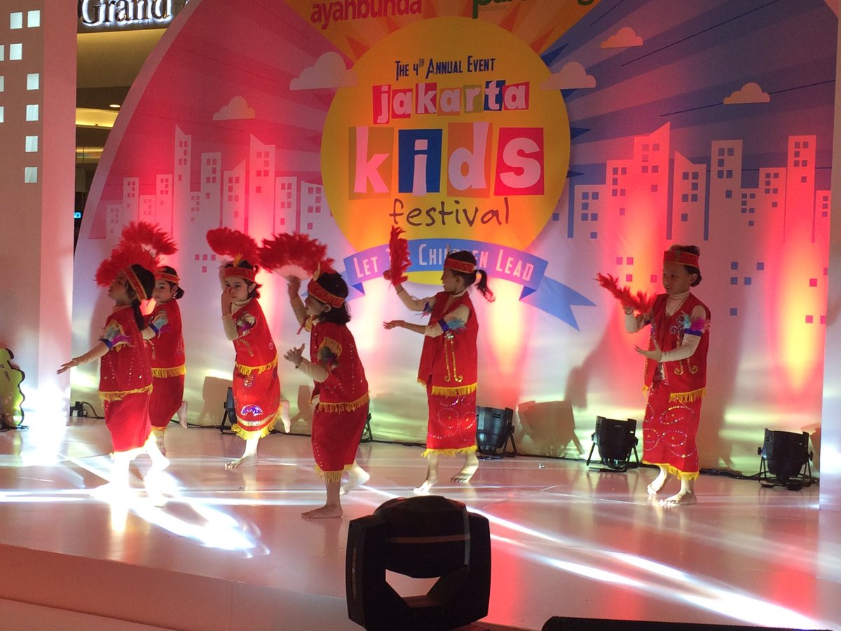 School Performance:TK Lazuardi Cordova menampilkan tarian tradisional dg lagu Cik Cik Periuk &amp;tarian modern #JKF2016