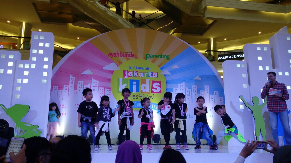JKTKidsFest's tweet photo. School Performance:TK Lazuardi Cordova menampilkan tarian tradisional dg lagu Cik Cik Periuk &amp;tarian modern #JKF2016 https://t.co/Wv218lxxq3
