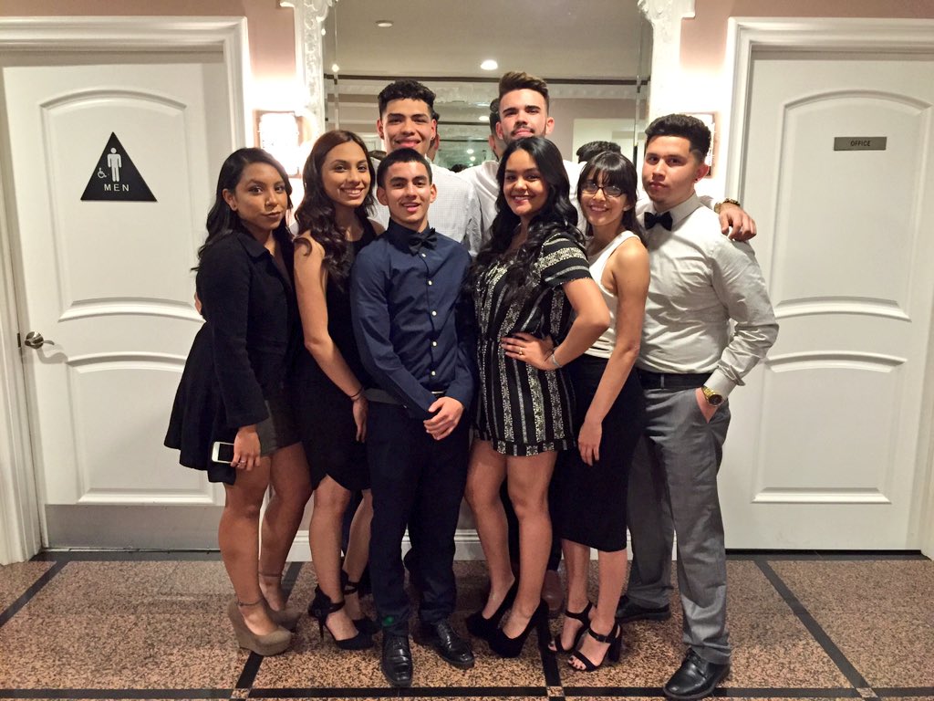 marissaq_'s tweet photo. My friends are 👀🔥🔥😍 

#springformal2k16 https://t.co/yRBVWhIWfT