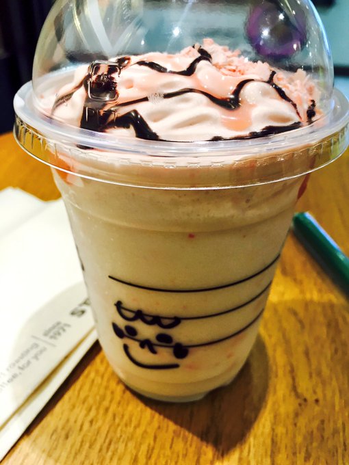銀座のスタバのお兄さんが可愛くてキュンキュンしたからチョコソース追加した。笑 https://t.co/9itOAEkcmQ