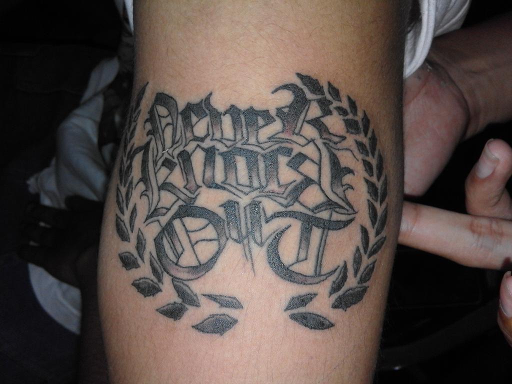 4 tahun kita bersama dan akan terus bersama hingga tua . NKO4life