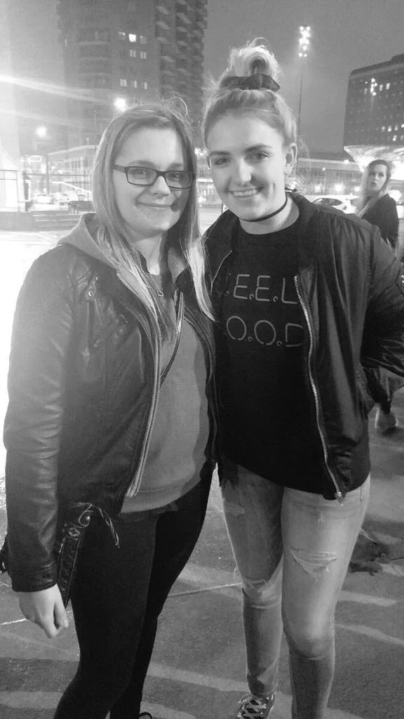 R5lynchs's tweet photo. Rydel yesterday with fans in Des Moines!

I vote for #R5 #YouKnowYouLoveThem @radiodisney https://t.co/8q61uHSSRD