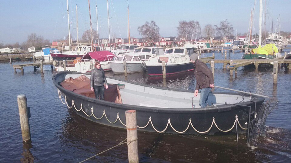 ReusFanAkkrum's tweet photo. Vandaag de Reus maar weer uit de stalling gehaald. Grietzen en matroos @MarijkeIJtsma gaan alvast even bikkelen ;) https://t.co/jrHPAZEIoA