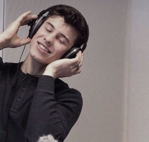 TheMendesSide's tweet photo. 50 RT's in 1 minute?
#MendesArmy #BestFanArmy #iHeartRadio https://t.co/K1tNLKVw4t