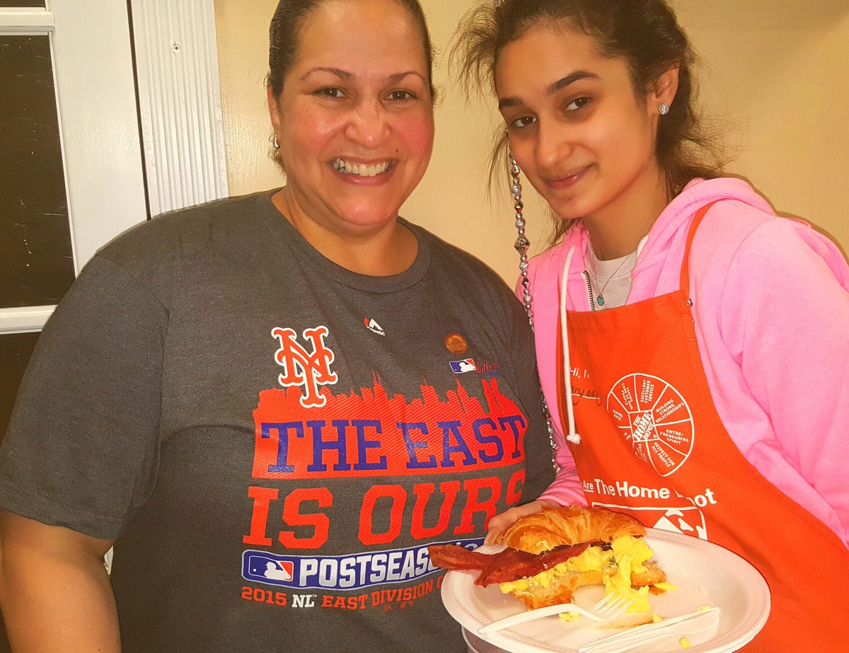 6891ASDS's tweet photo. Grubbing with the boss!!! @gene_barlow @johnminor11 @miriamperez03  #SuccessSharing #SportySunday https://t.co/kplGnW6tON