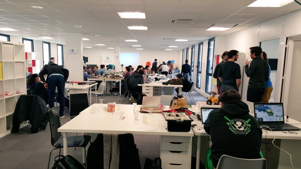 AudreyMagnoli's tweet photo. Whowww ça #fhacktory à fond à @LaTourDuWeb ! Une belle énergie et du code !!! https://t.co/DWnemamgJp