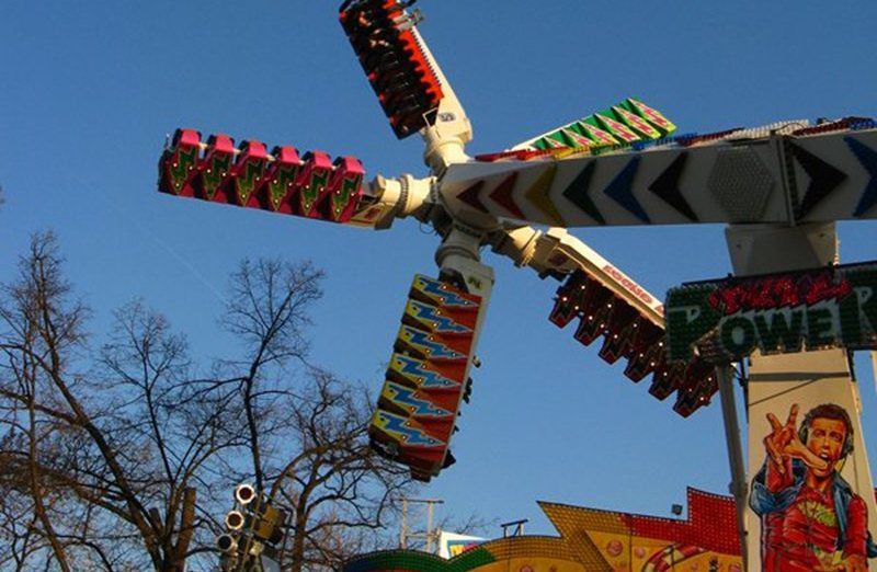 CzechTourismus's tweet photo. Spaß, Lachen, Lebkuchenherzen - die #Matěj-Kirmes in #Prag läuft noch bis 17.4.: https://t.co/jR8mxZHCwE https://t.co/SchQPZEV5j