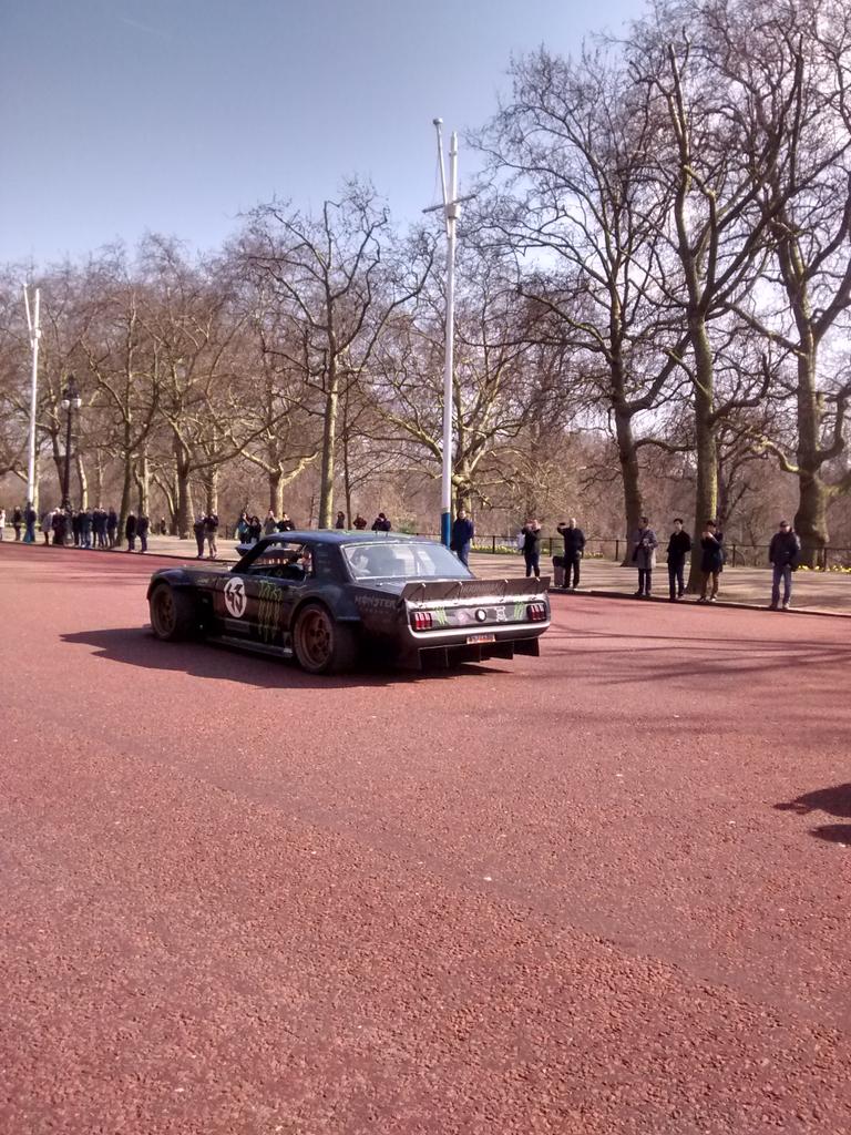 jackieackie's tweet photo. Great to see @EnglandRugby win yesterday. Followed by accidentally watching @_BBCTopGear filming in London today https://t.co/lWW5i6Lh99